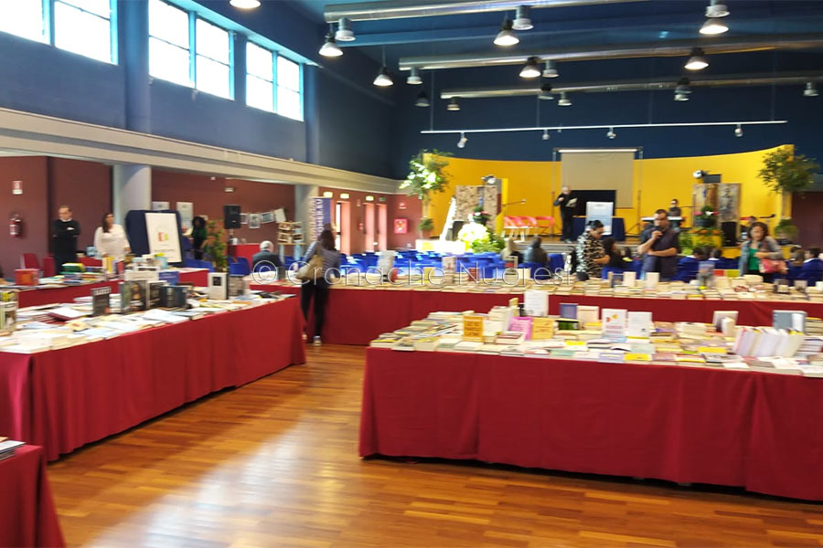 Macomer. Bolle di sapone e Yoga alla  Mostra del libro: Nieddu chiede spiegazioni