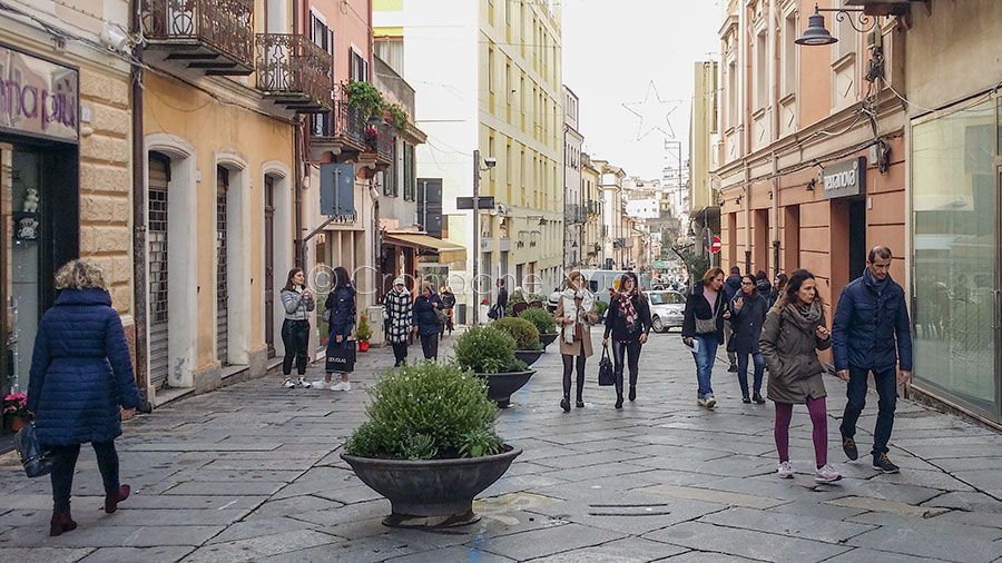 SOS negozi: Nuoro svuotata dalle serrande abbassate