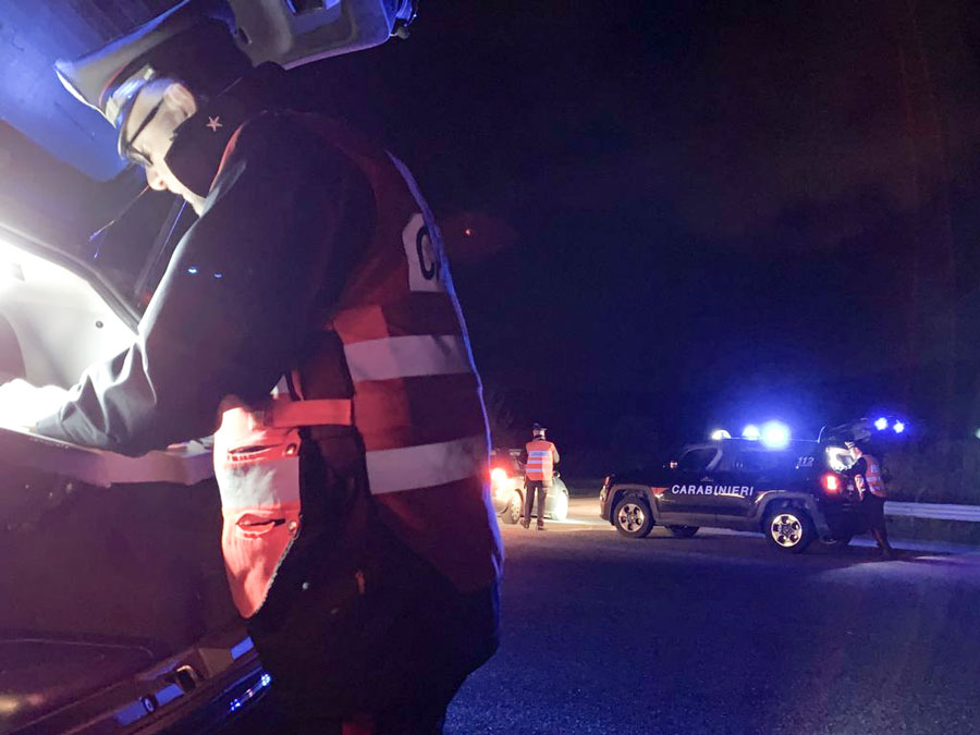 Sorpreso a spacciare nelle vie del centro: arrestato minorenne