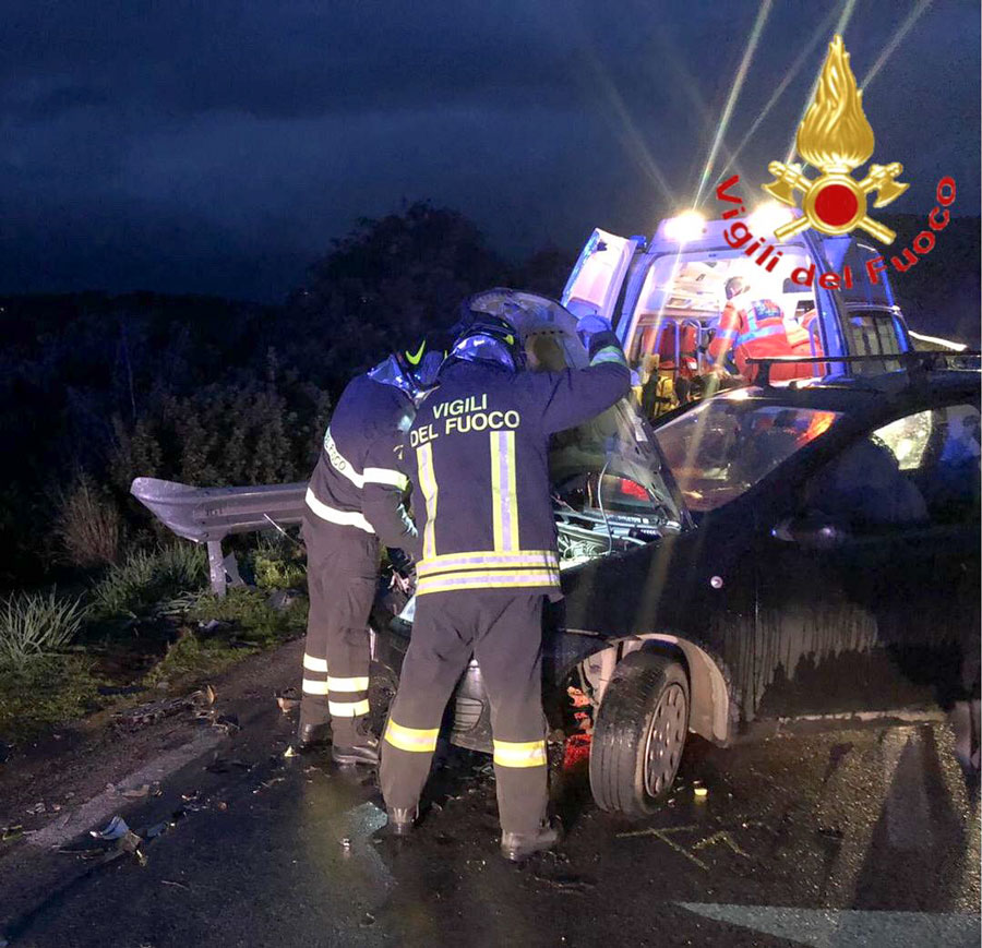 Incidente nel primo pomeriggio di oggi: due auto coinvolte con feriti