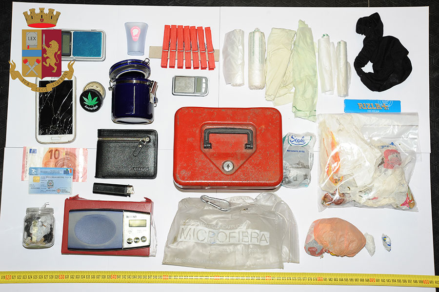 Nuoro. Minorenne colto in flagrante a spacciare e arrestato