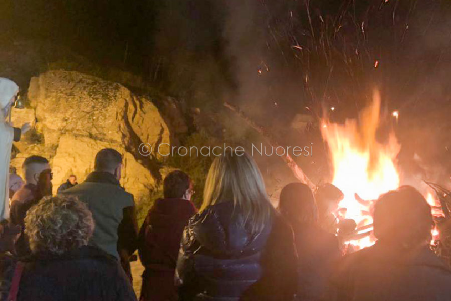 Nuoro.  La Parrocchia di San Paolo si prepara per il Fuoco in onore di Sant’Antonio Abate