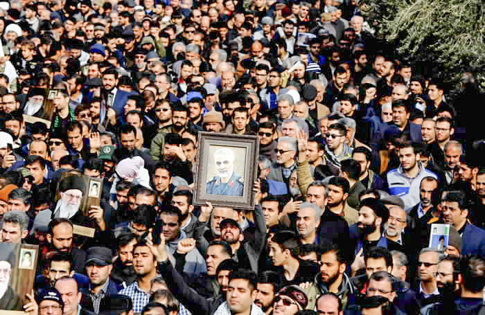 Funerale del generale Soleimani: in migliaia a Baghdad al grido di “morte all’America”