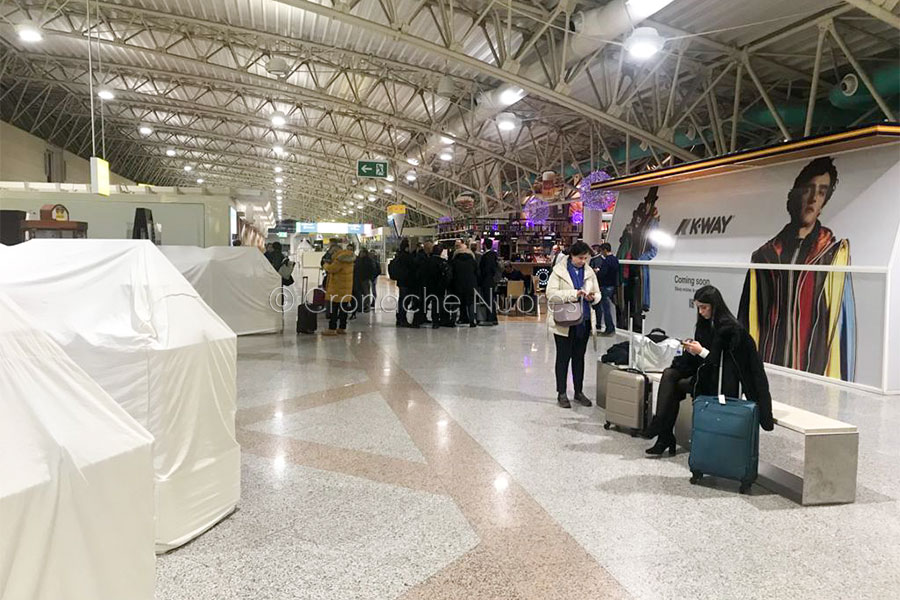 Panico sul volo Olbia-Roma. Aereo si riempie di  fumo: atterraggio di emergenza a Olbia