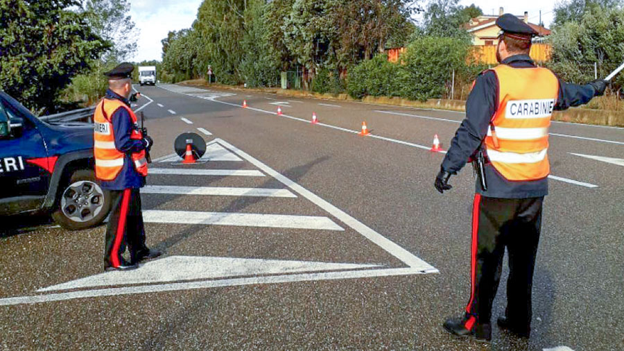 Ubriaco, si scontra con un’altra auto per le vie del paese: patente ritirata e sanzionato