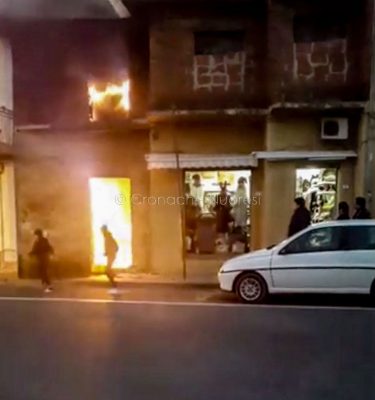 Casa in fiamme a Orosei