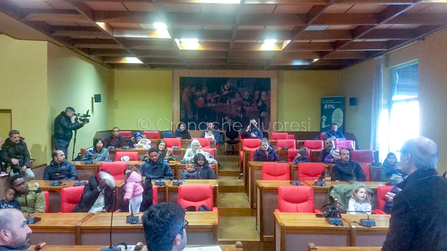 Nuoro consegna la cittadinanza onoraria a 45 bambini stranieri nati in Italia