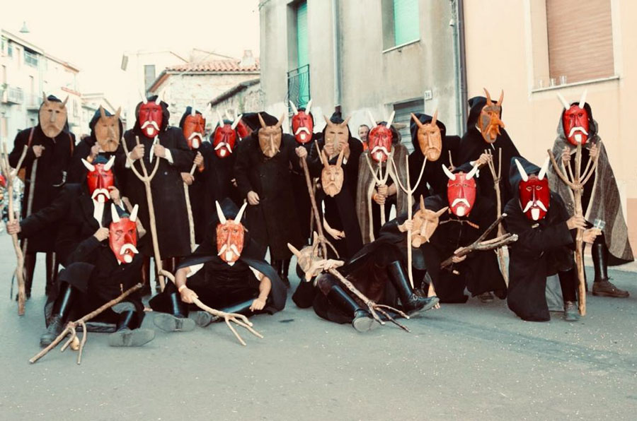 Le magie e le atmosfere del carnevale a Orani: al via la sfilata delle maschere tradizionali