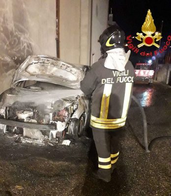 I Vigili del fuoco sul luogo dell'incendio