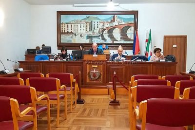 La seduta del Consiglio comunale di Bosa (f. Pier Gavino Vacca