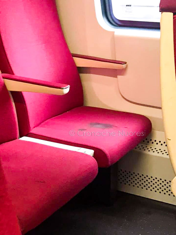 Treni sardi in pessime condizioni igieniche: scoppia la protesta in rete