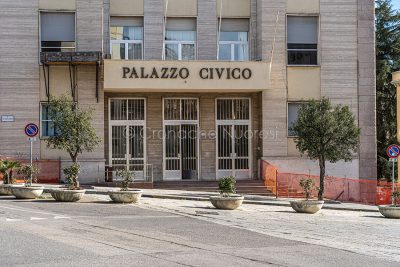 L'ingresso al Comune di Nuoro (foto S.Novellu)