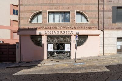 L'ingresso all'Università di Nuoro (foto S.Novellu)