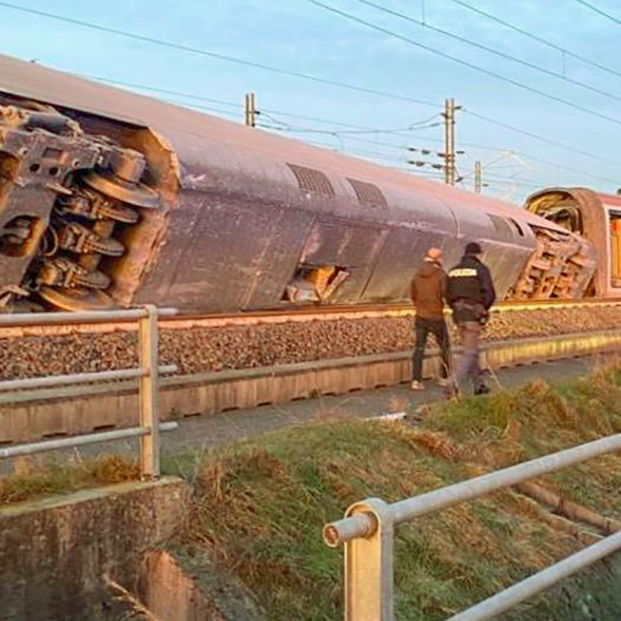 Deraglia il treno Milano-Salerno: due morti e 25 feriti