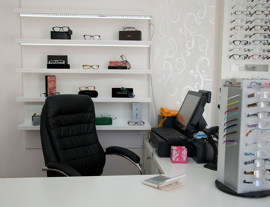 Ruba  due paia di occhiali da sole: dopo sette mesi viene rintracciato e denunciato