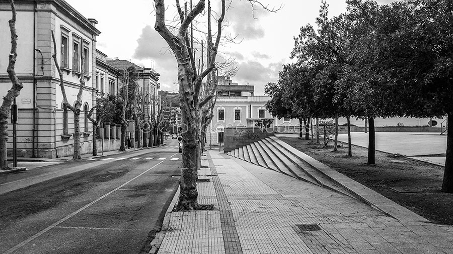 Nuoro città in lutto: “In silenzio va in scena il dramma di una città chiusa e senza vetrine”