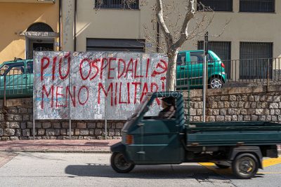 Emergenza Coronavirus. Messaggi di protesta a Nuoro (© foto S.Novellu)