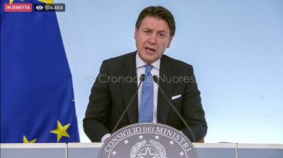 Il presidente del Consiglio Conte durante la diretta TV