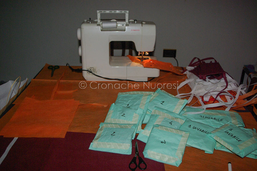 L’appello sui social. “Cerchiamo materiale per confezionare mascherine gratuitamente”: e Nuoro risponde