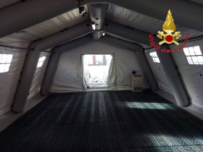 L'interno di una delle tende installate al San Francesco