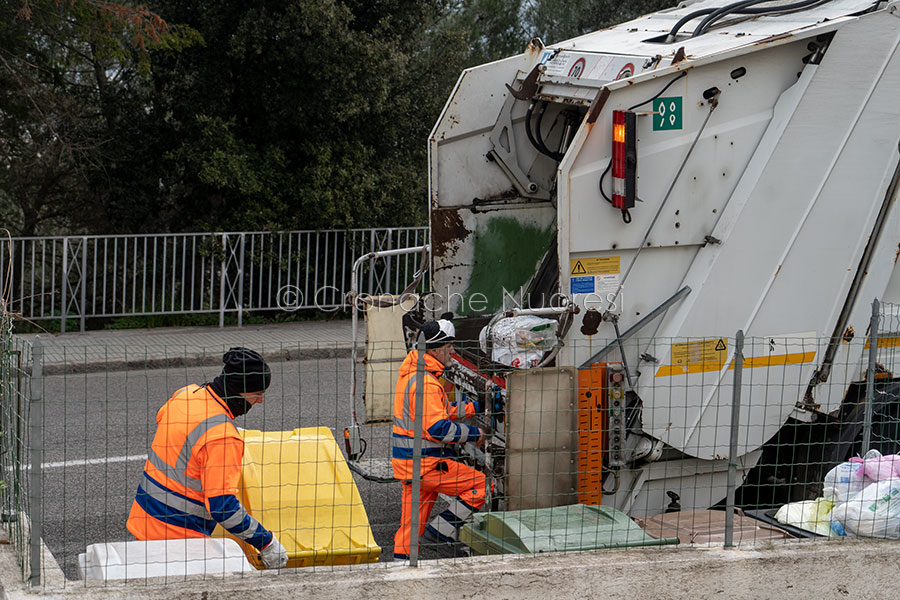 Nuoro. Criticità nella raccolta differenziata: È-Comune invita a usare i nuovi mastelli