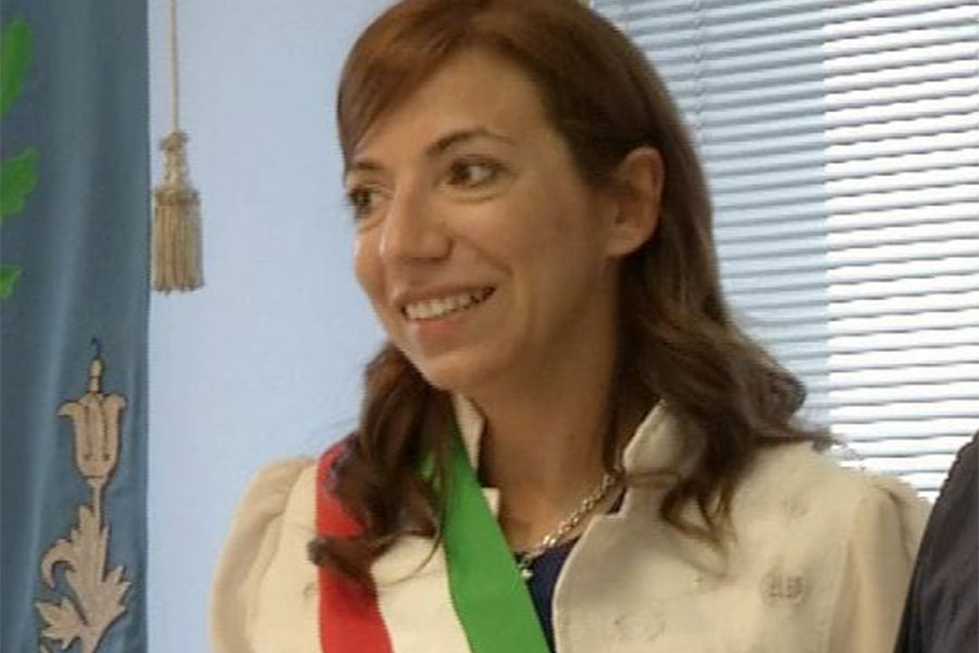 Coronavirus. Sindaco ogliastrino confeziona mascherine per i propri concittadini