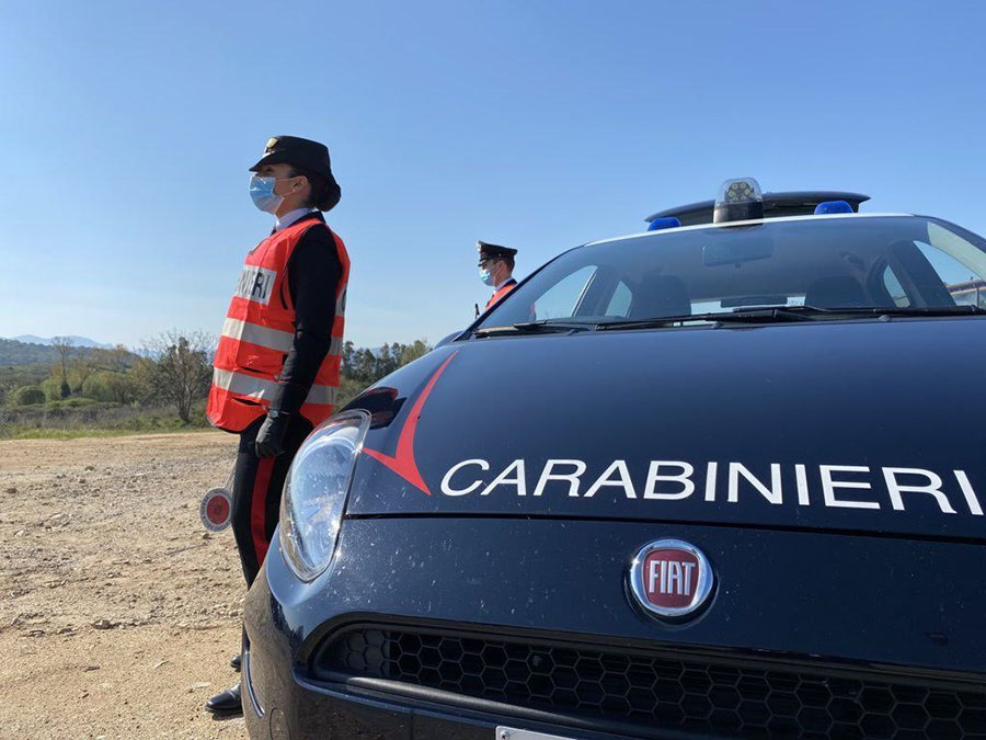 Trovati in possesso di marijuana a un posto di blocco: due fratelli in manette