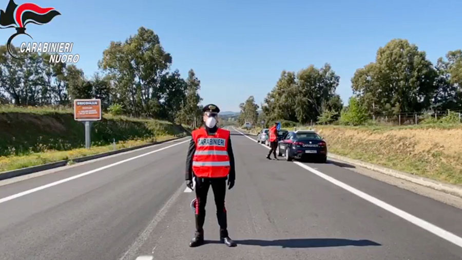 Natale. Nuorese passato al setaccio dei Carabinieri: identificate oltre 400 persone e rinvenuti 300 grammi di droga