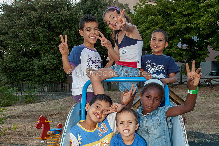 “Il peso diviso tra tutti diventa piuma”: i bambini Saharawi donano 2mila euro in favore di quelli nuoresi