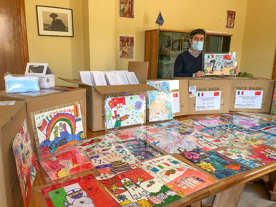 Coronavirus. Dalla cinese Himmuc Information Technology 16mila mascherine in dono al Comune di Nuoro