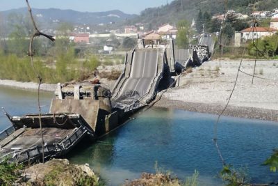 Il ponte crollato ad Aulla-Massa Carrara (foto N.Rosa/Cronache Nuoresi)