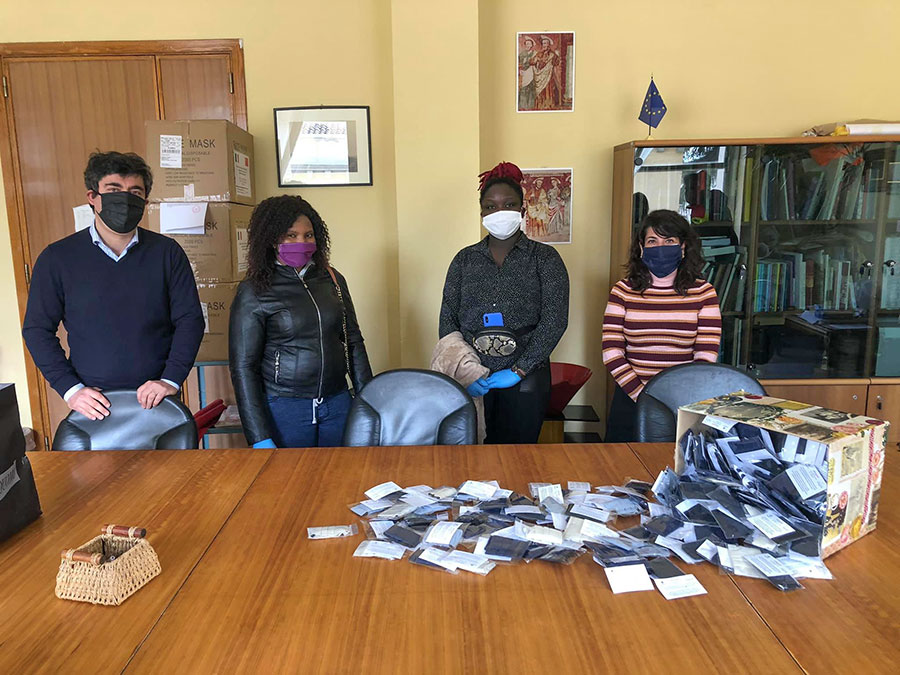 Nuoro. I rifugiati della Cooperativa Sociale La Luna donano 500 mascherine alla comunità nuorese