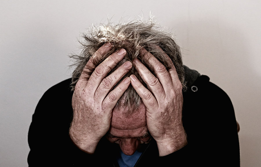 Coronavirus e complicanze neurologiche. L’esperto: “non sottovalutare cefalee e stati confusionali”