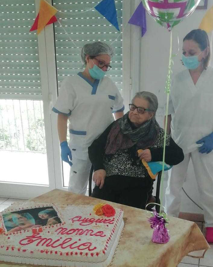 Silanus. Nonna Emilia festeggia 100 anni al tempo del Coronavirus