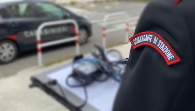 I Carabinieri consegnano pc e tablet agli studenti