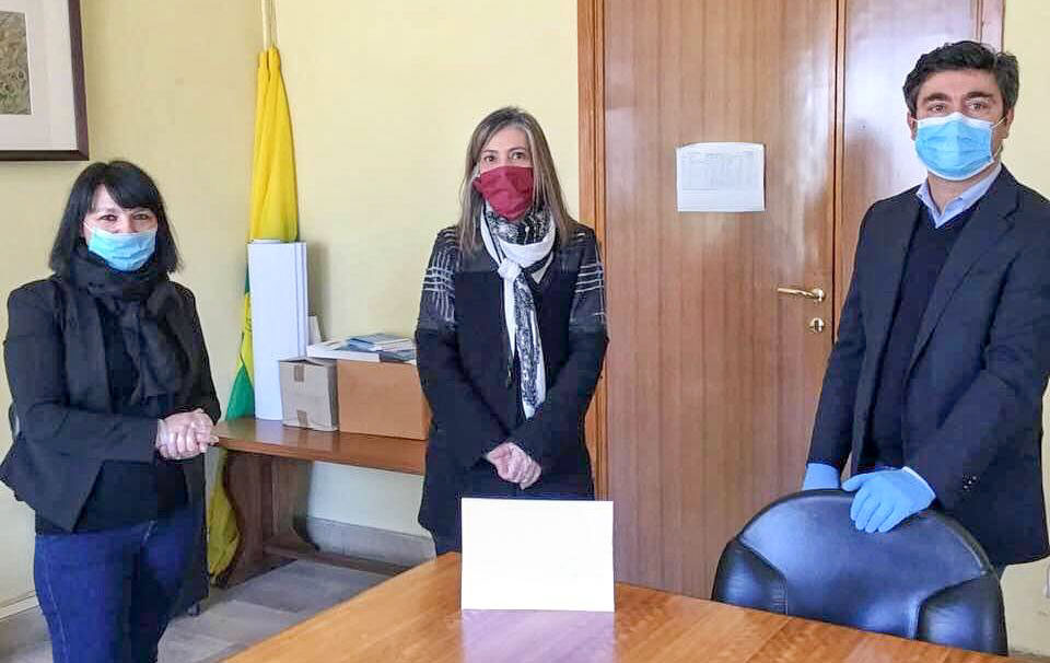 Nuoro. Rinunciano ai soldi della gita per regalare i buoni spesa alle famiglie bisognose