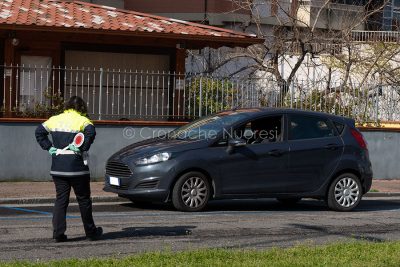 Un posto di blocco della Polizia locale a Nuoro (foto S.Novellu)