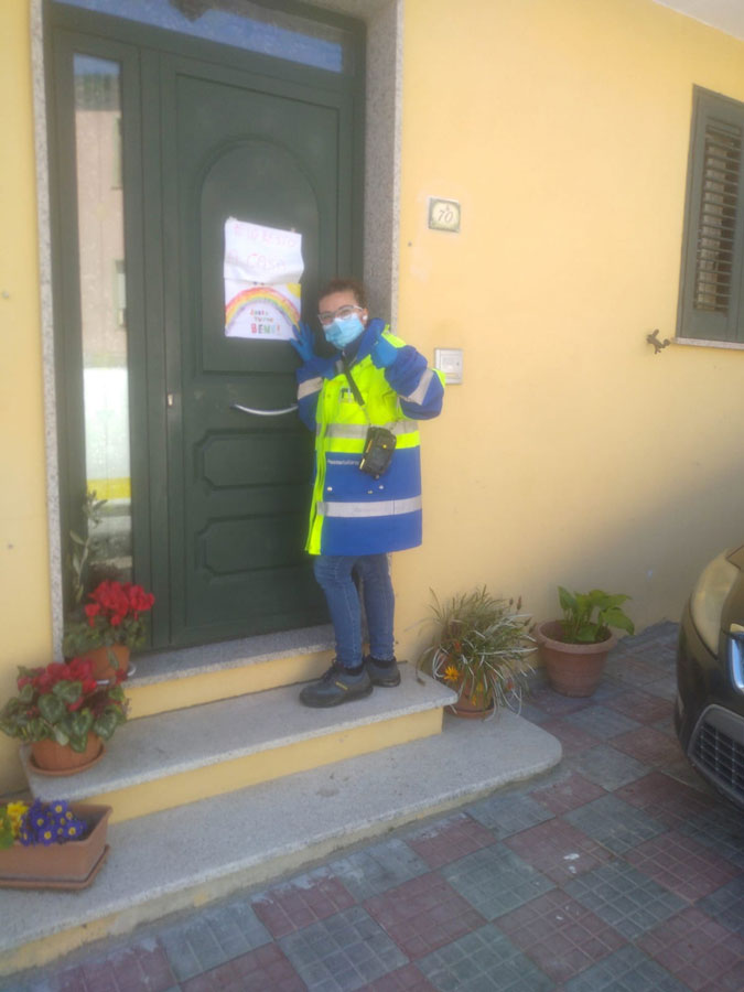 Coronavirus. La testimonianza: Monia Ledda la postina che sorride e rassicura gli utenti