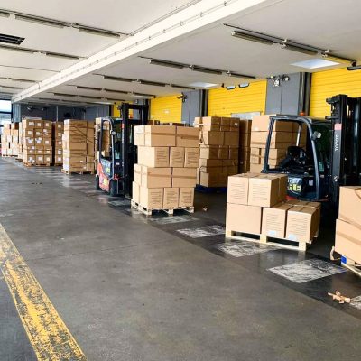 Le scatole delle mascherine arrivate in Sardegna