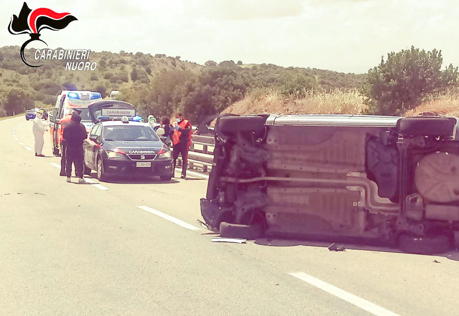 Orani. Si ribalta con l’auto in prossimità del guard rail: donna finisce in ospedale