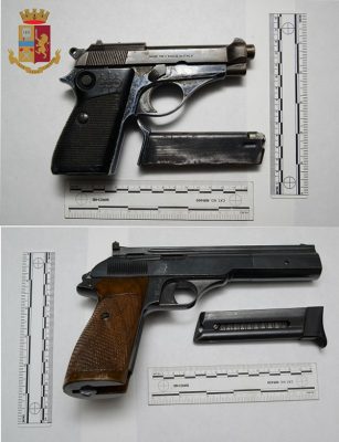 Le pistole rinvenute dalla Polizia a Gavoi