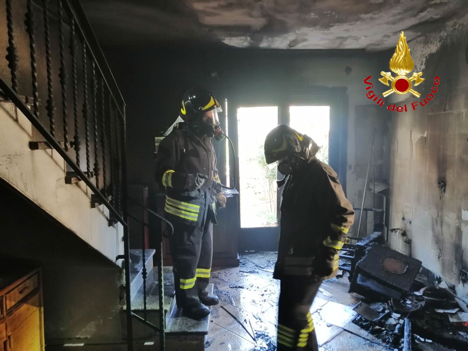 Abitazione a fuoco a Budoni: accertamenti in corso per definire le cause del rogo