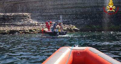 L'operazione del recupero del corpo a Porto Torres