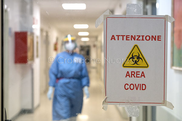 Esclusiva. Nel cuore del Coronavirus: siamo entrati nel reparto Covid-19 del San Francesco di Nuoro