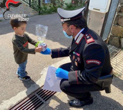 Scambio di doni tra bimbi e Carabinieri di Budoni