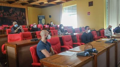 La riunione nella mattinata di oggi delle Partite IVA (f. S. Meloni)