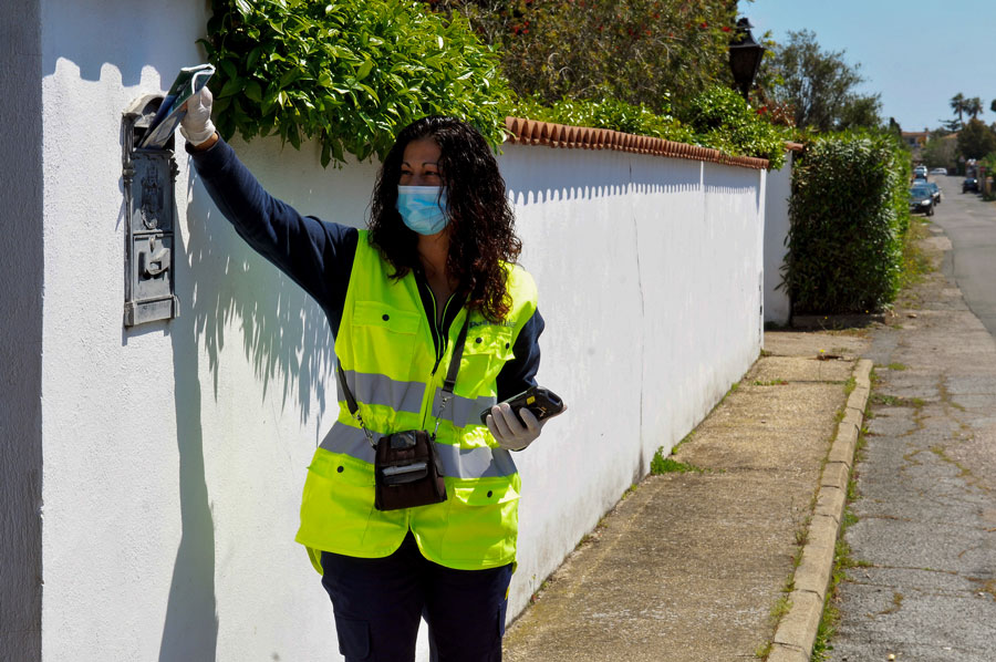 Poste italiane compie 158 anni in Sardegna operativi 430 uffici