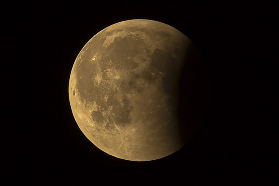 Astronomia. Domani la seconda eclissi parziale di Luna del 2020