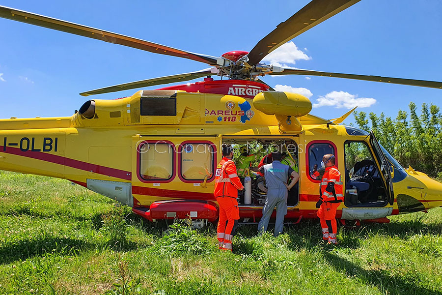 Orosei. Panettiere colpito da infarto mentre produce il carasau salvato in extremis