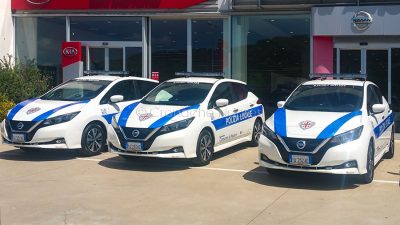 Tre dei mezzi elettrici acquistati dal Comune di Nuoro